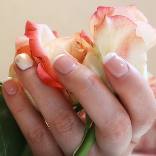Kürzen und formen der Nägel • Nagelöl • Handcreme mit kurzer Massage • Nagellack oder Polieren